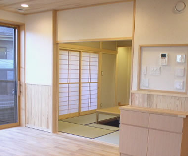 珪藻土と腰壁 杉の羽目板