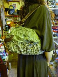 FUR FLOWER SHOLDER BAG ��BK��