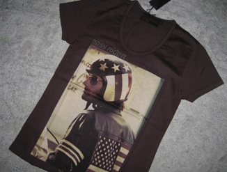 FUGAのTシャツ