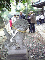朝霞市膝折町にある氷川神社 狛犬