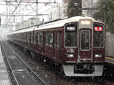 雪の中の阪急9000F＠岡本