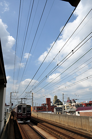 阪急電車と午後の空