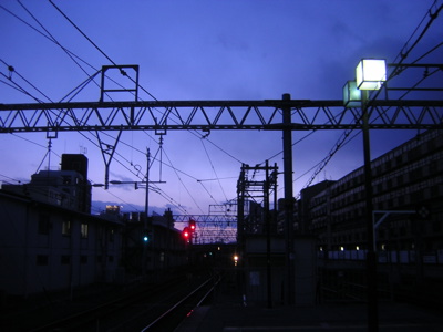薄暮の芦屋駅