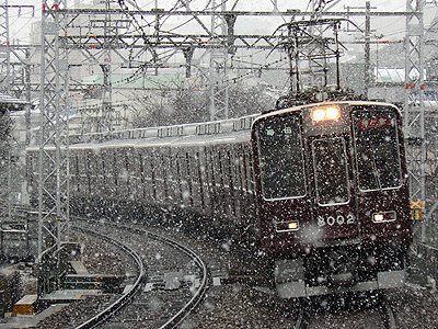 雪の中の阪急8002F＠岡本