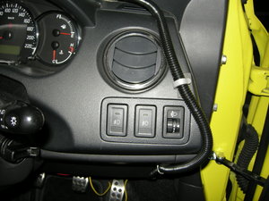 フォグスイッチが2個です。