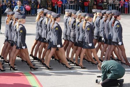 crazy_military_parades_23
