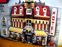 10182 Cafe Corner