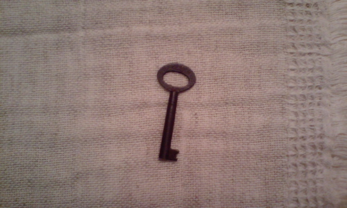 ��antique key