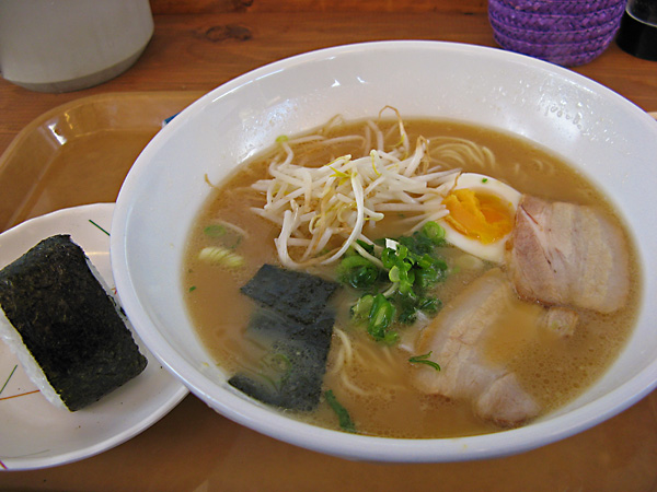 豚骨醤油ラーメン