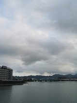今にも降りそう・・・