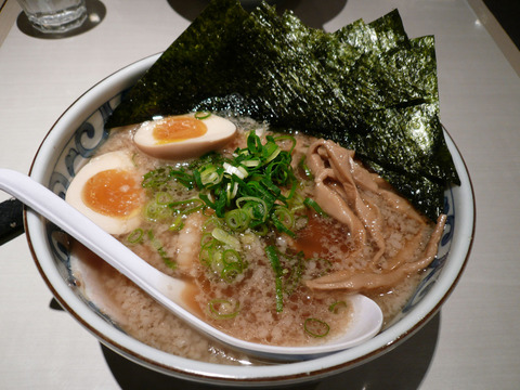 麺屋にゃみ:煮干こってり全部入り