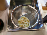 獅子:麺湯がき中