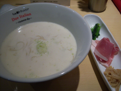 Due Italian:白いらぁ麺