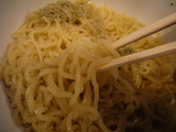 まるきゅうらあめん:麺持ち上げ