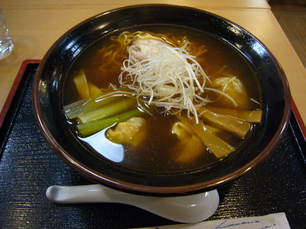 味のほうさく:醤油ワンタンメン