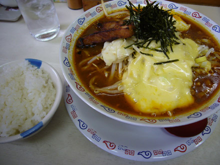 魔女のカレー:炙りチャーシューカレーチーズラーメン