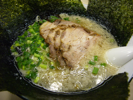 にんにくや(28):のりチャーシューめん