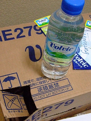 08_0408volvic03