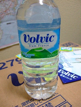08_0408volvic02