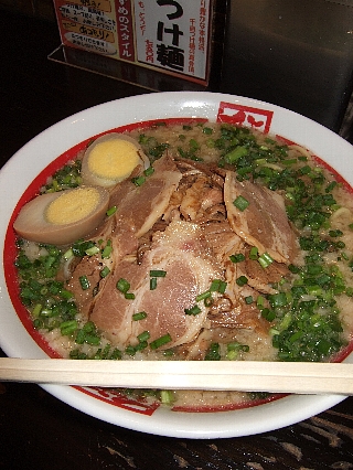 ステーキ後のラーメン01