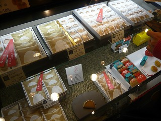 鶴屋吉信