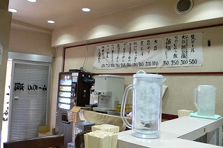 らーめん潤店内