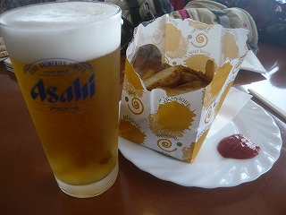 生ビールとポテトフライ