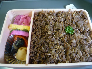 牛肉どまん中弁当