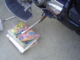 サイドスタンドに雑誌
