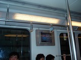 上海地下鉄車内のモニター