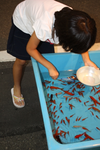 金魚すくい
