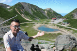 大黒岳から鶴ヶ池を望む