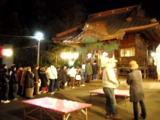神明神社　初詣の列