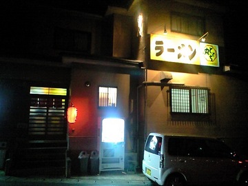 夜は、暗闇の中にぽつんと・・・
