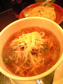 写真が撮りにくい照明だな・・・