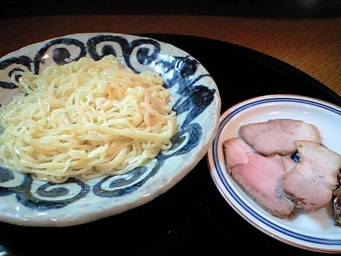 相変わらず綺麗な麺だ・・・