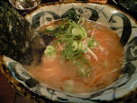 器は小ぶりだが深い