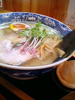 でも卵の上部がごっそり欠けてる・・・。油断禁物!