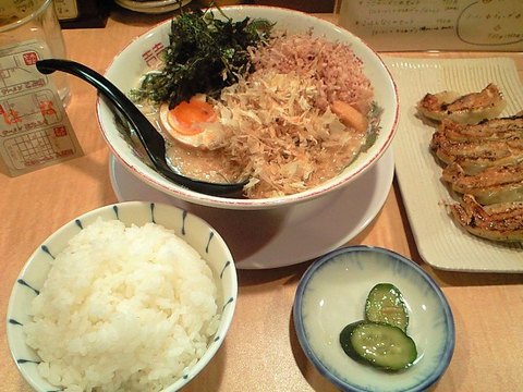 食への誘惑に、抗うこともなく(^▽^;)