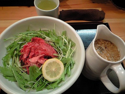 ビジュアルからそそった