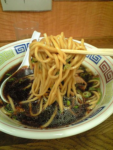 ブラックの名を名のってもOKの色合いです