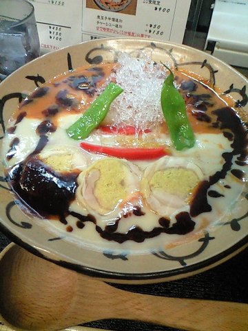 こんなド派手なラーメン初めてです(爆)