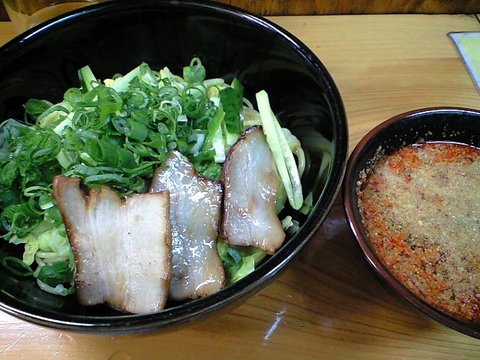 麺が隠れるほどの具が・・・