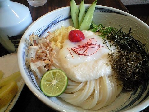 紅が綺麗にまとめています♪