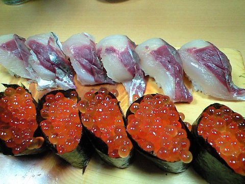 紅き宝石が光る