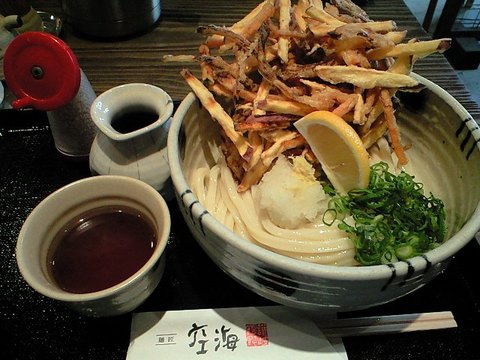 ビジュアルから、ビシッと決まってます!