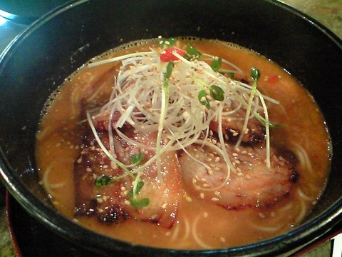 チャーシューの焼き方も個性的っすね