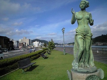 像は右の方が絵になった