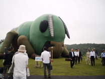 090702巨大バッタ
