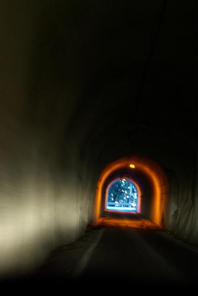 トンネル